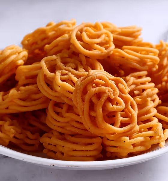 Malathi Madras Star Muruku Chakli Masala Gaglic Flavours 300gm