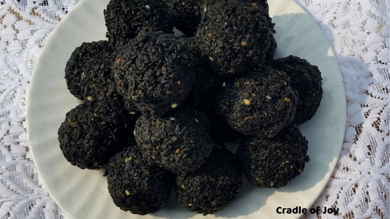 Healthy Foods Black (Sesame) Til Ladoo 300gm Healthy Foods Black (Sesame) Til Ladoo 300gm