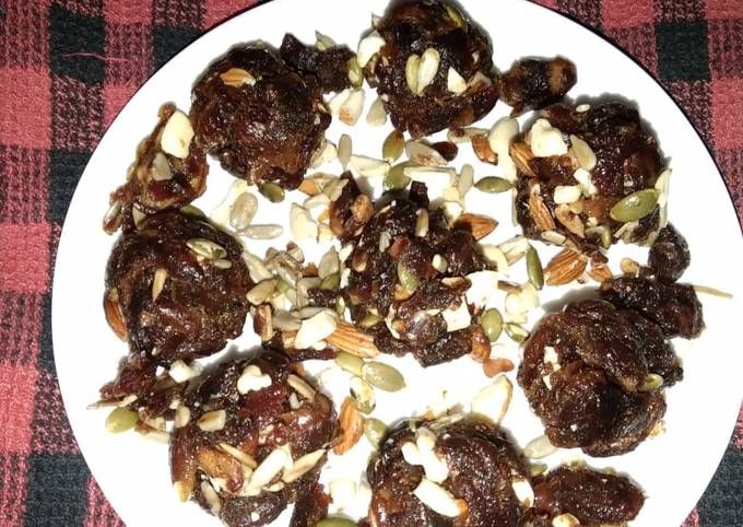 Healthy Food Seed &amp; Berries Jaggery Ladoo