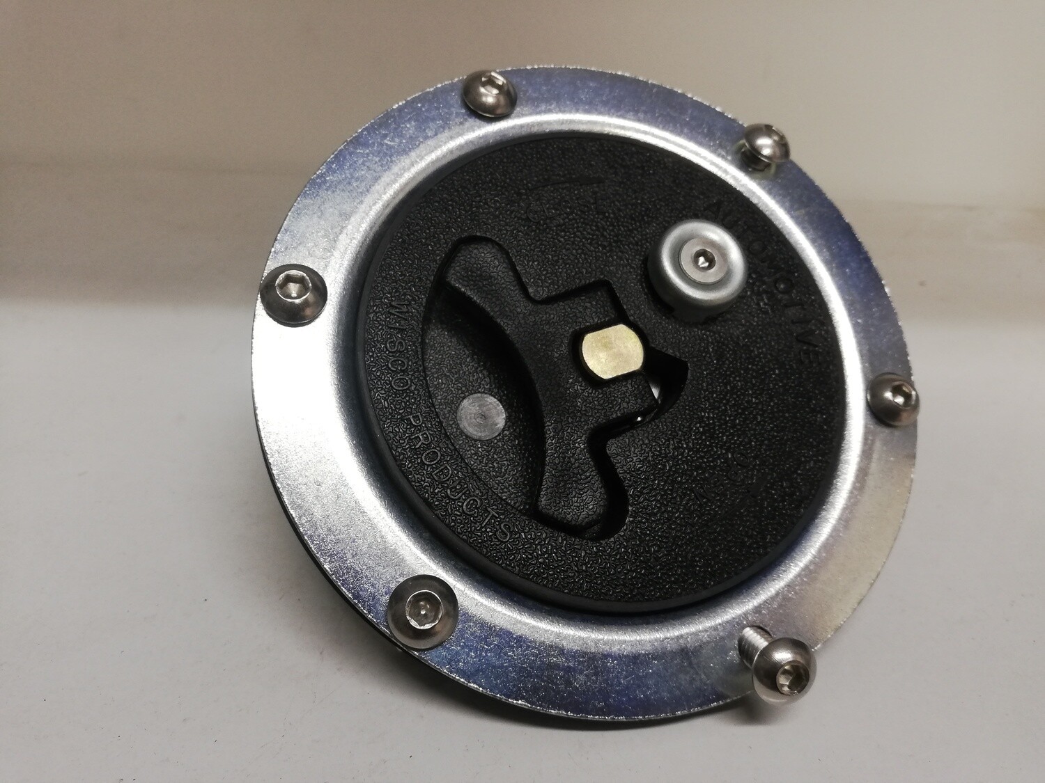 Tankin korkki. Musta