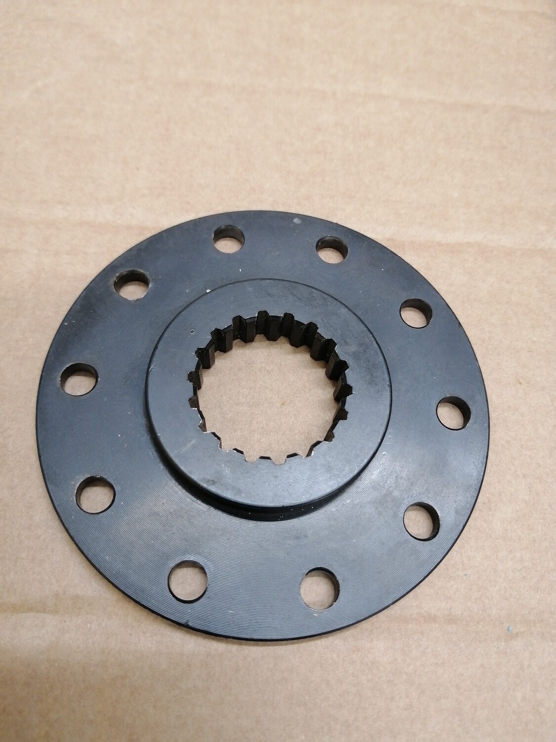 Keskiö 1-3/16"-18 spline