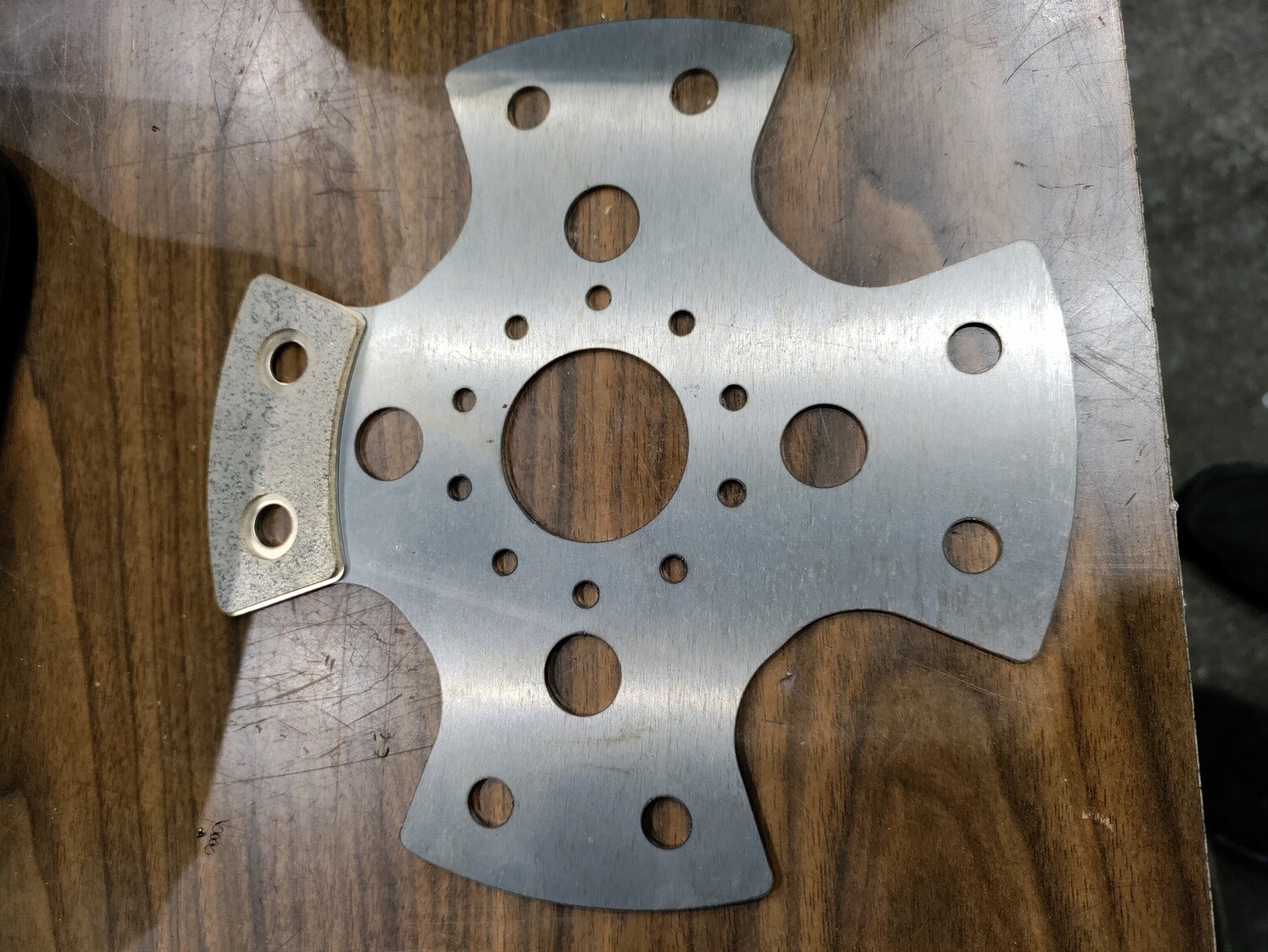 7.2mm sintterilevy keskiöllä 184mm