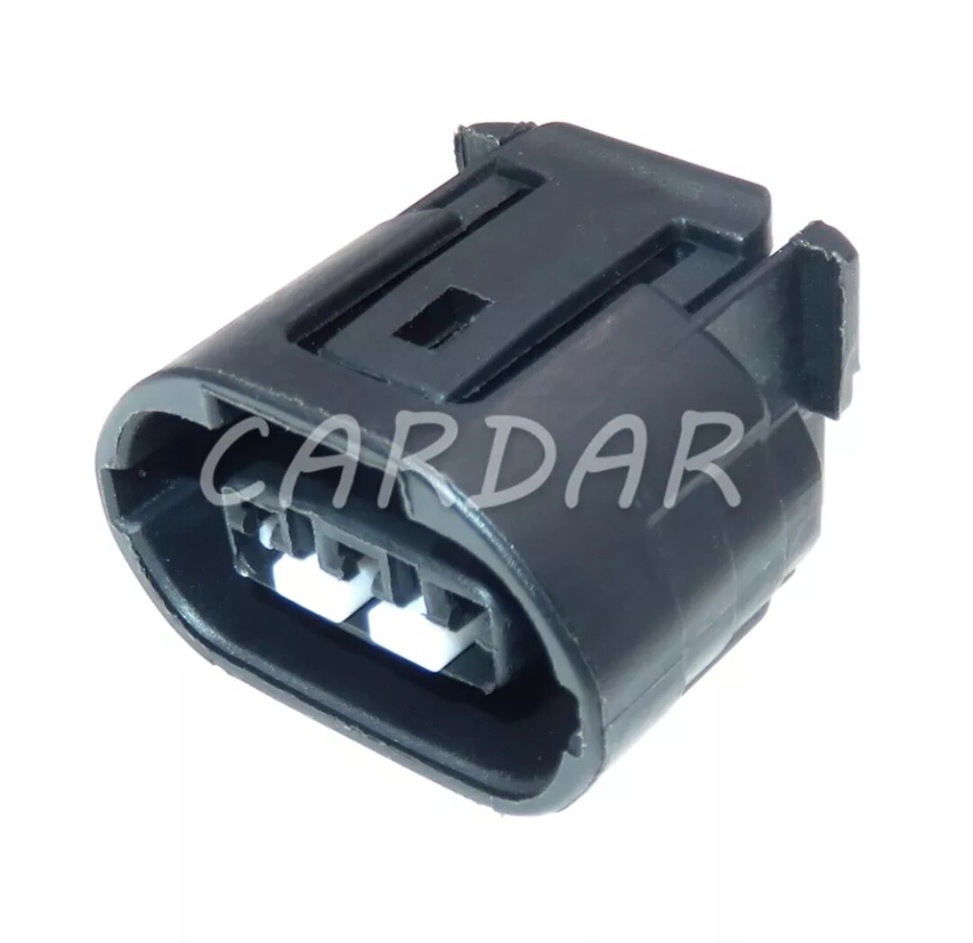 Laturin liitin naaras