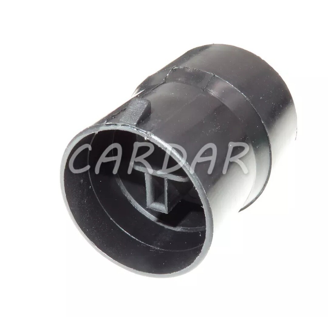 Laturin liitin uros pyöreä