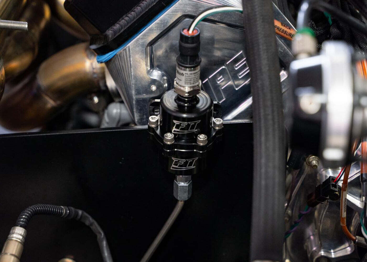 Backpressure dampening canister Backpressure dampening canister