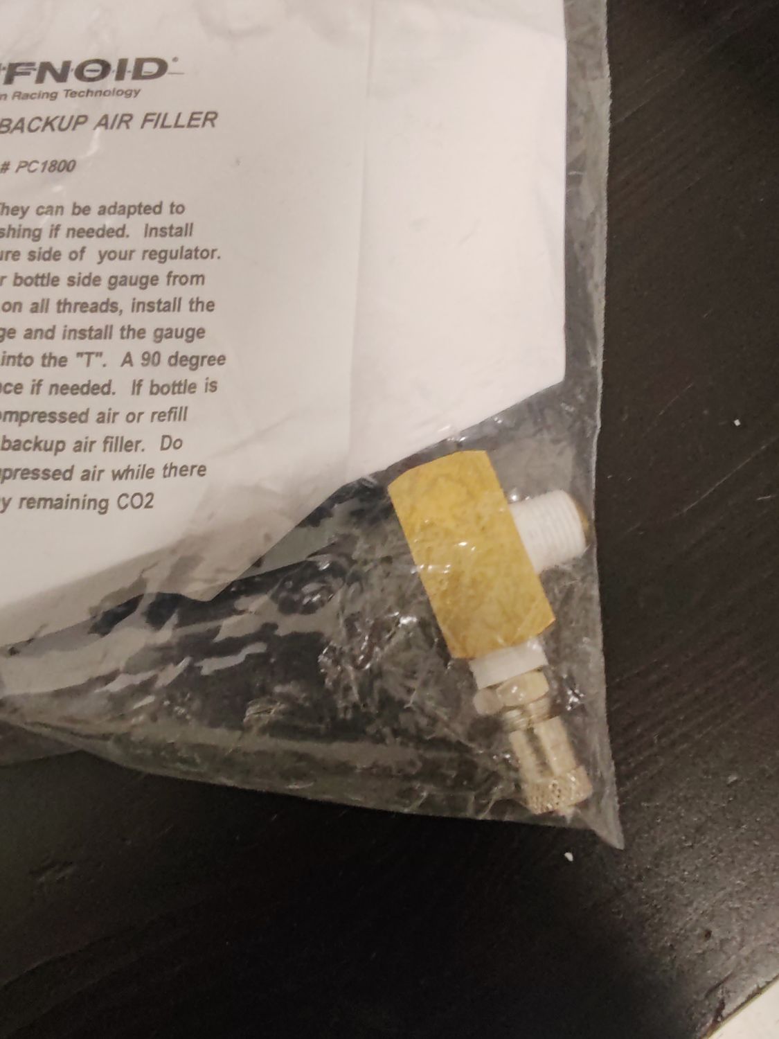 Painepullon täyttöregulaattori