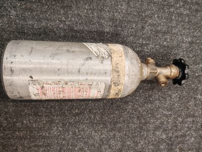 2.5lb painepullo, käyteyty