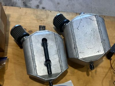 Huohotinsäiliö pari