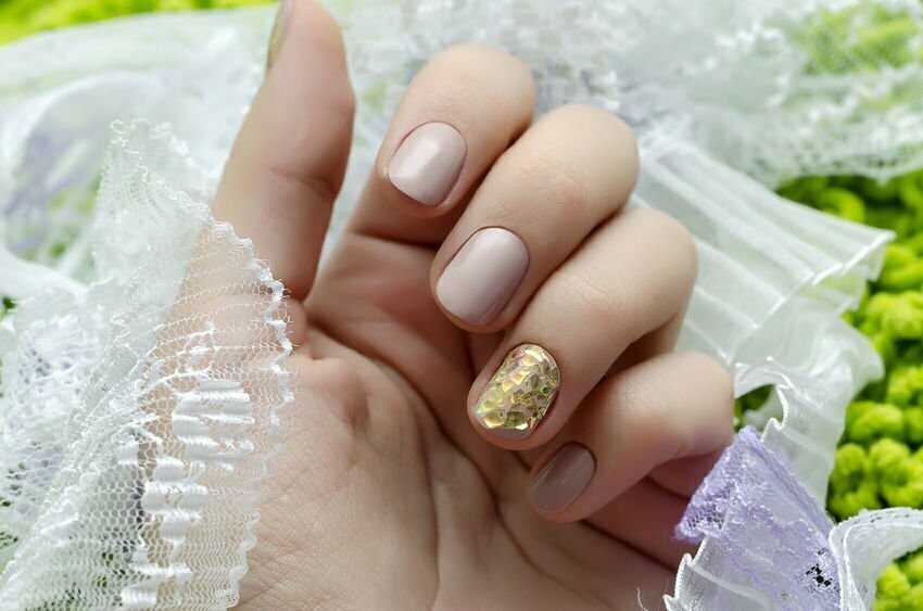 Pose Gel sur ongles naturels sans prolongement