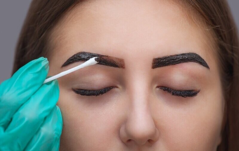 Teintures cils ou sourcils