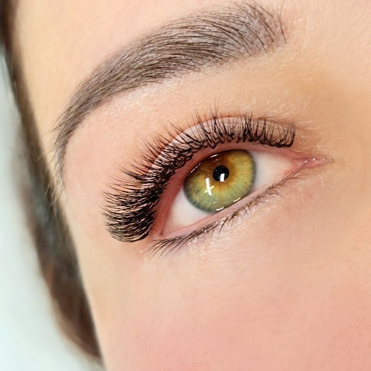 Pose de cils Volume Russe