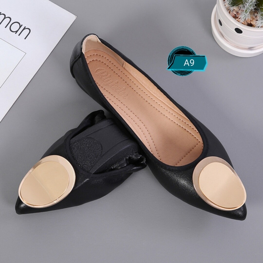 New Pointed Black Buckle shoes