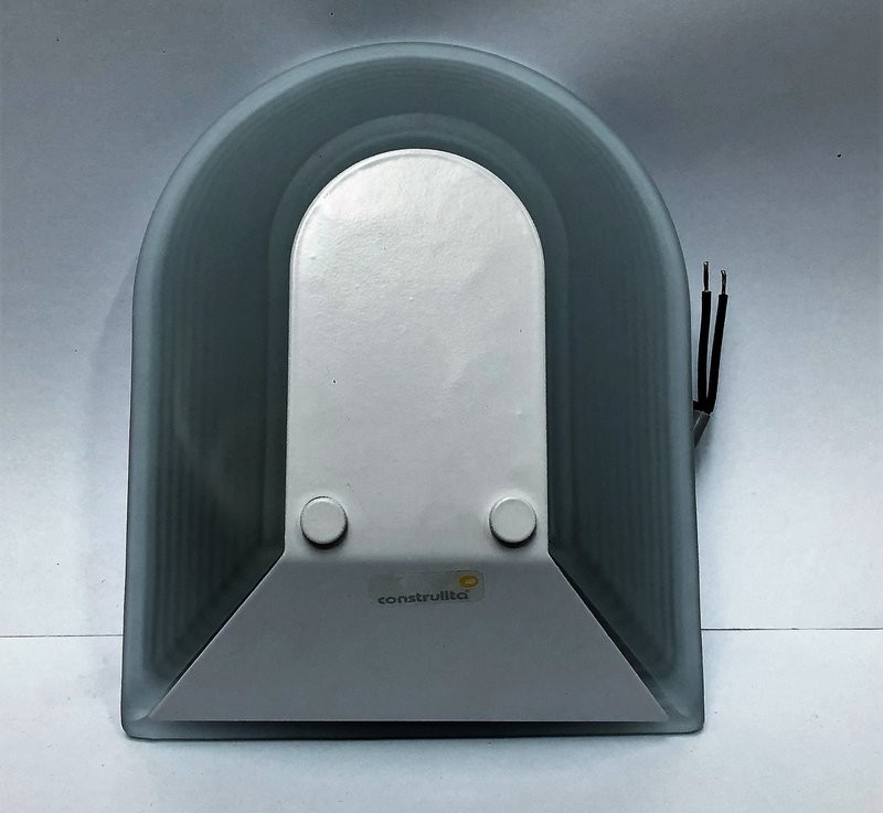 LUMINARIO ARBOTANTE EXTERIOR 1X13W 127V LUMINARIO ARBOTANTE EXTERIOR 1X13W 127V