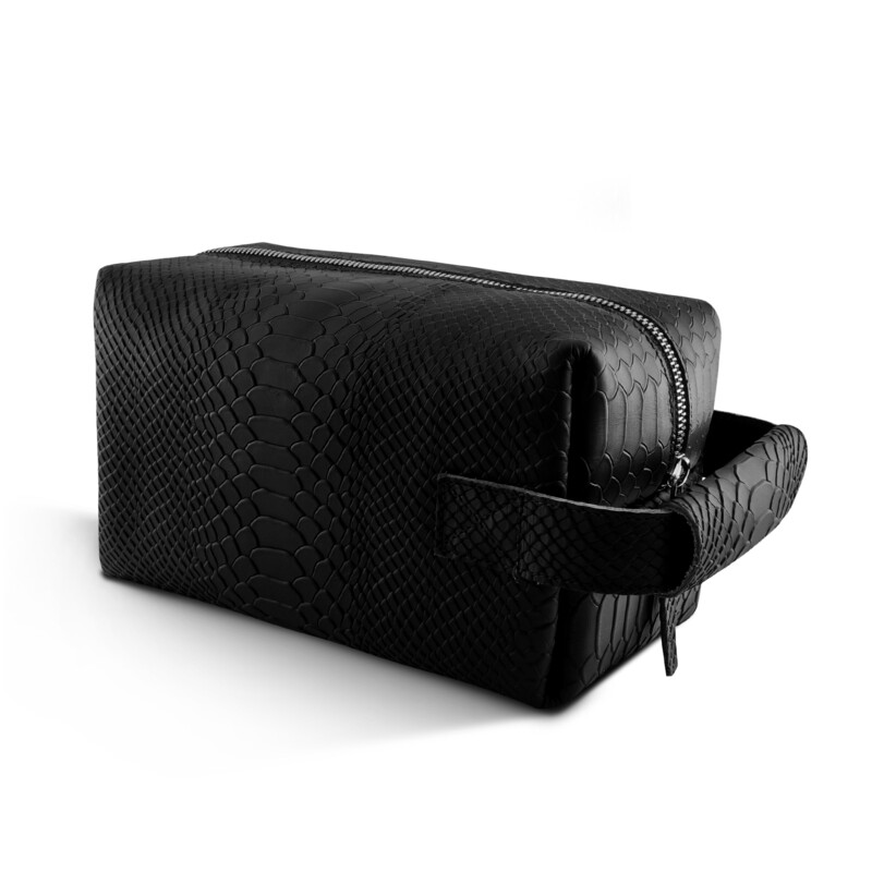 NECESER NEGRO PHYTON / cierre plata