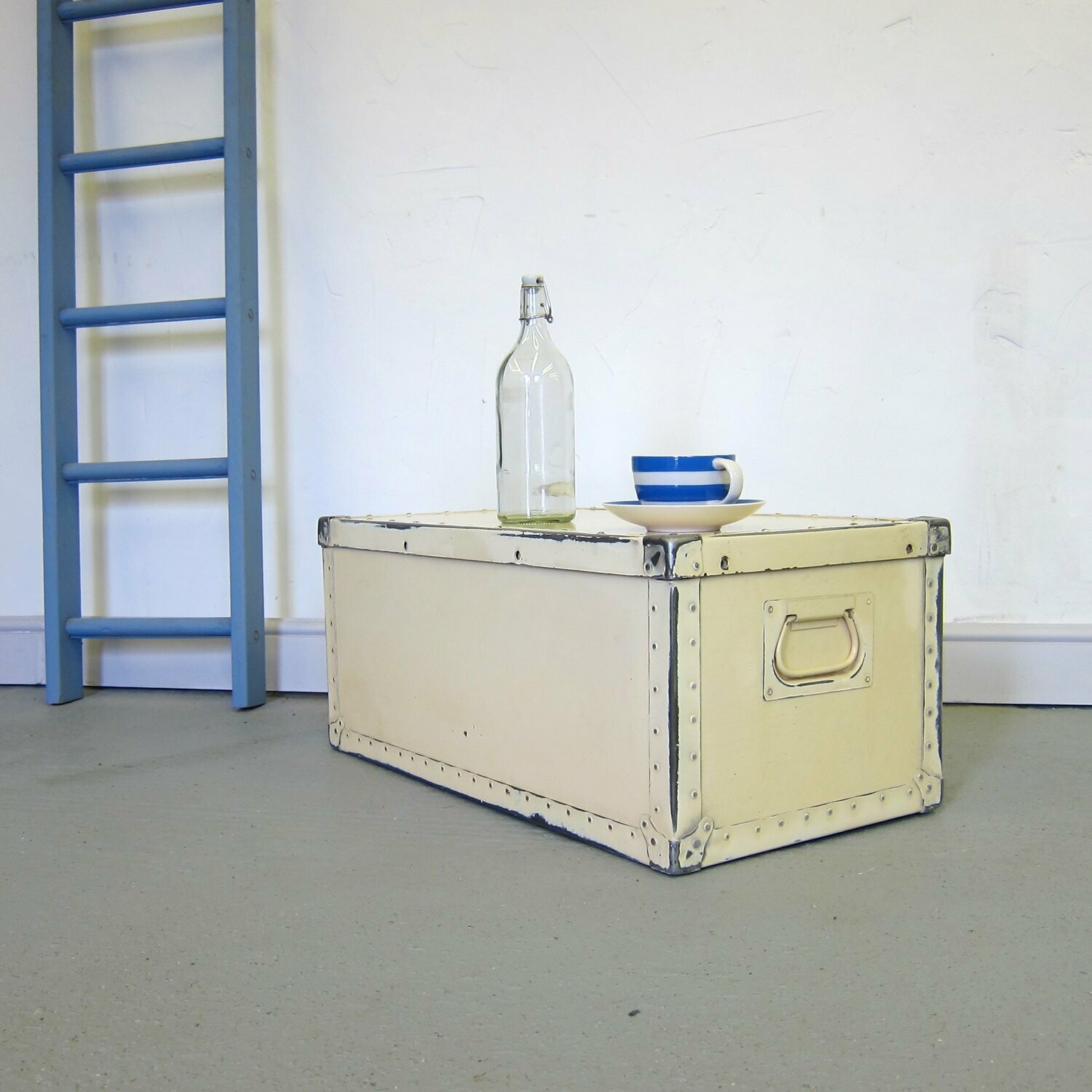 Cream Industrial Storage Trunk Chest Coffee Table Vintage Tools Box