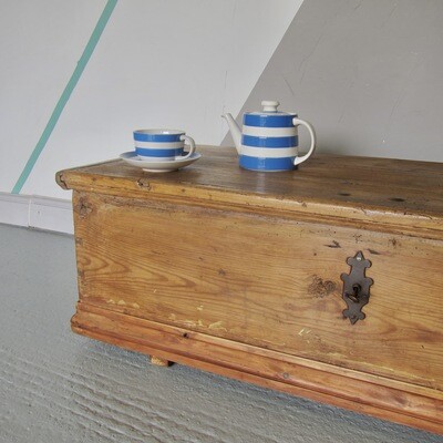 Rustic Victorian Pine Storage Chest Linen Blanket Box Coffee Table Trunk