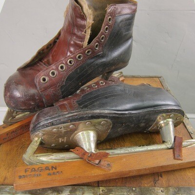 Vintage Leather Ice skates Brown Mid Century Antique Christmas Snow Vintage Leather Ice skates Brown Mid Century Antique Christmas Snow