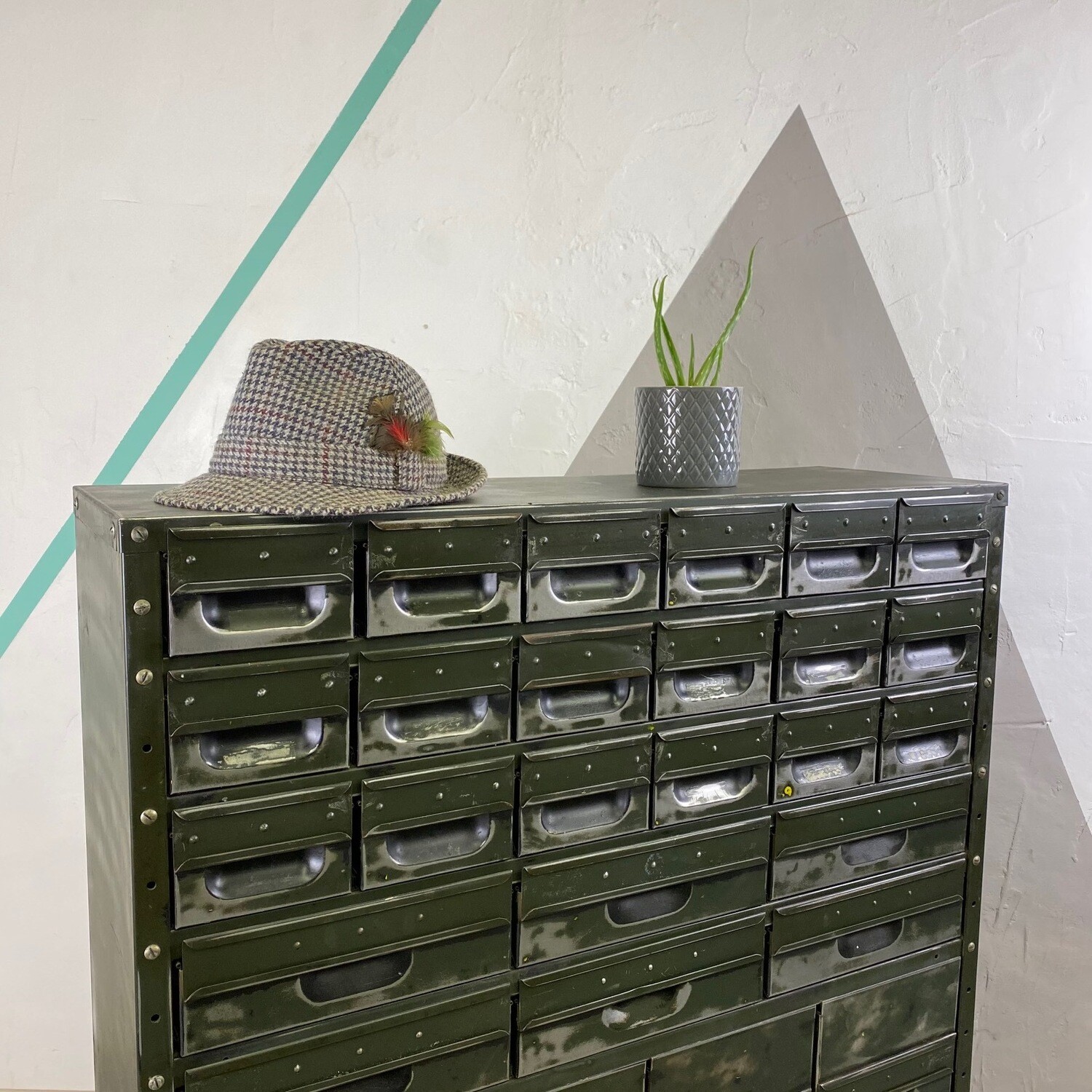 Metal drawer deals cabinet