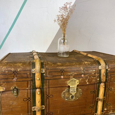 Antique Steamer Trunk Chest Coffee Table