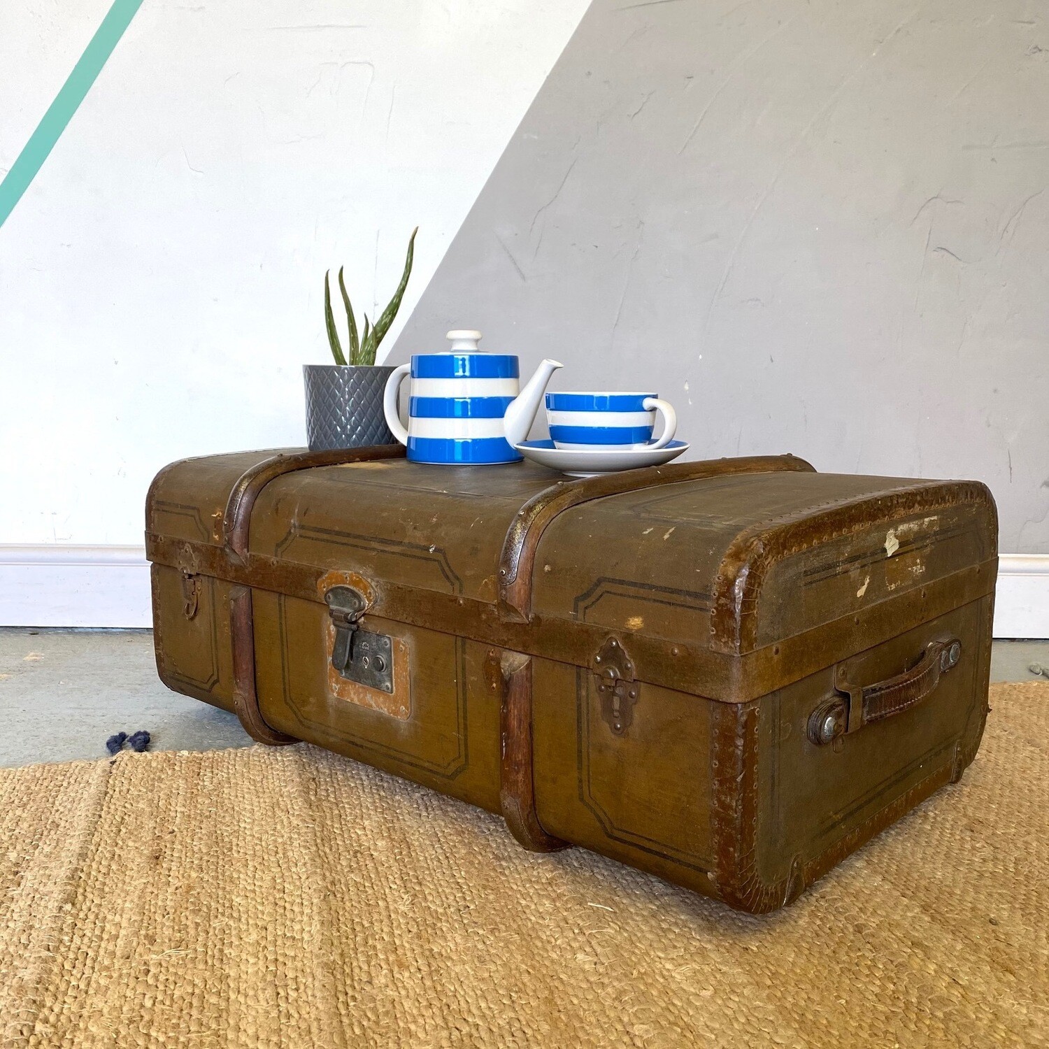 Brown Steamer Trunk Chest Coffee Table Storage Box