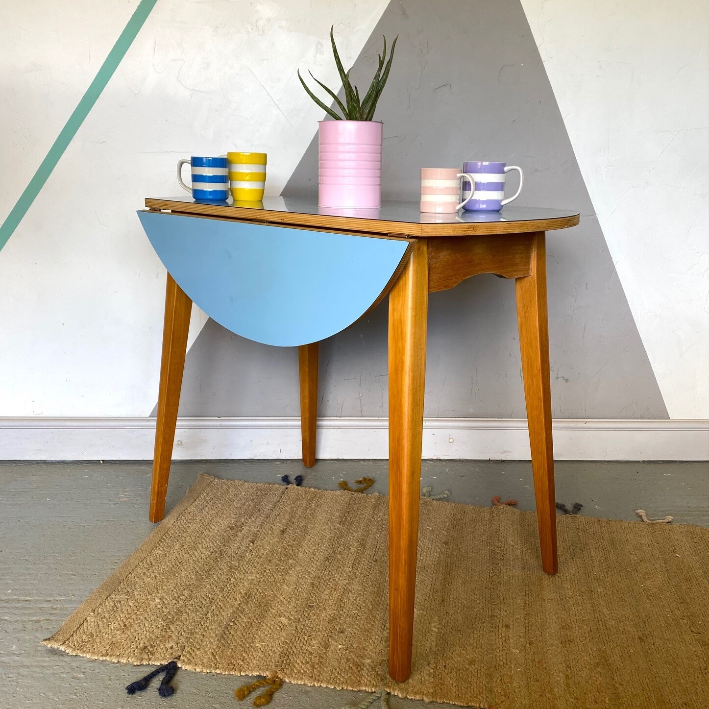 Mid Century Round Blue Formica Kitchen Dining Table Extending