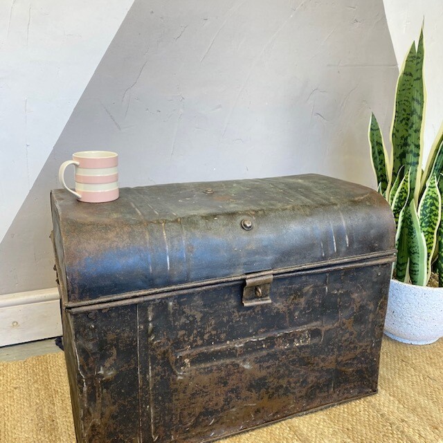 Industrial Metal Storage Trunk Box Chest Coffee Table