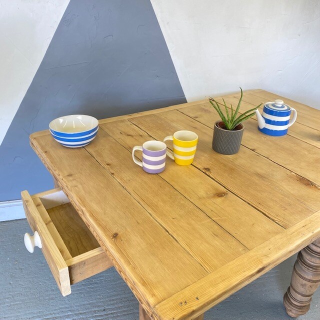 ​Victorian Farmhouse Extending Pine Kitchen Dining Table