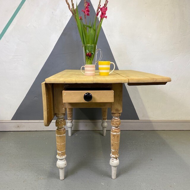 Victorian Farmhouse Extending Pine Kitchen Dining Table