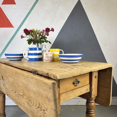 Victorian Farmhouse Extending Pine Kitchen Dining Table