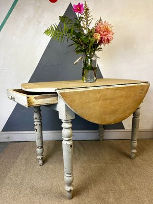 Rustic Farmhouse Pine Dining Table Round Extending
