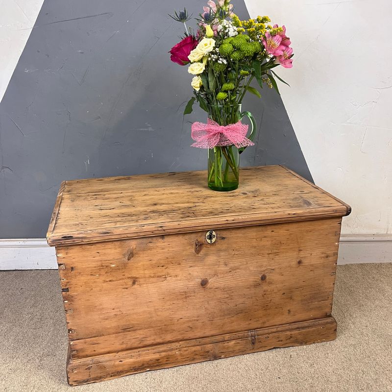 ​Victorian Pine Trunk Chest Box Antique Rustic Coffee Table Storage