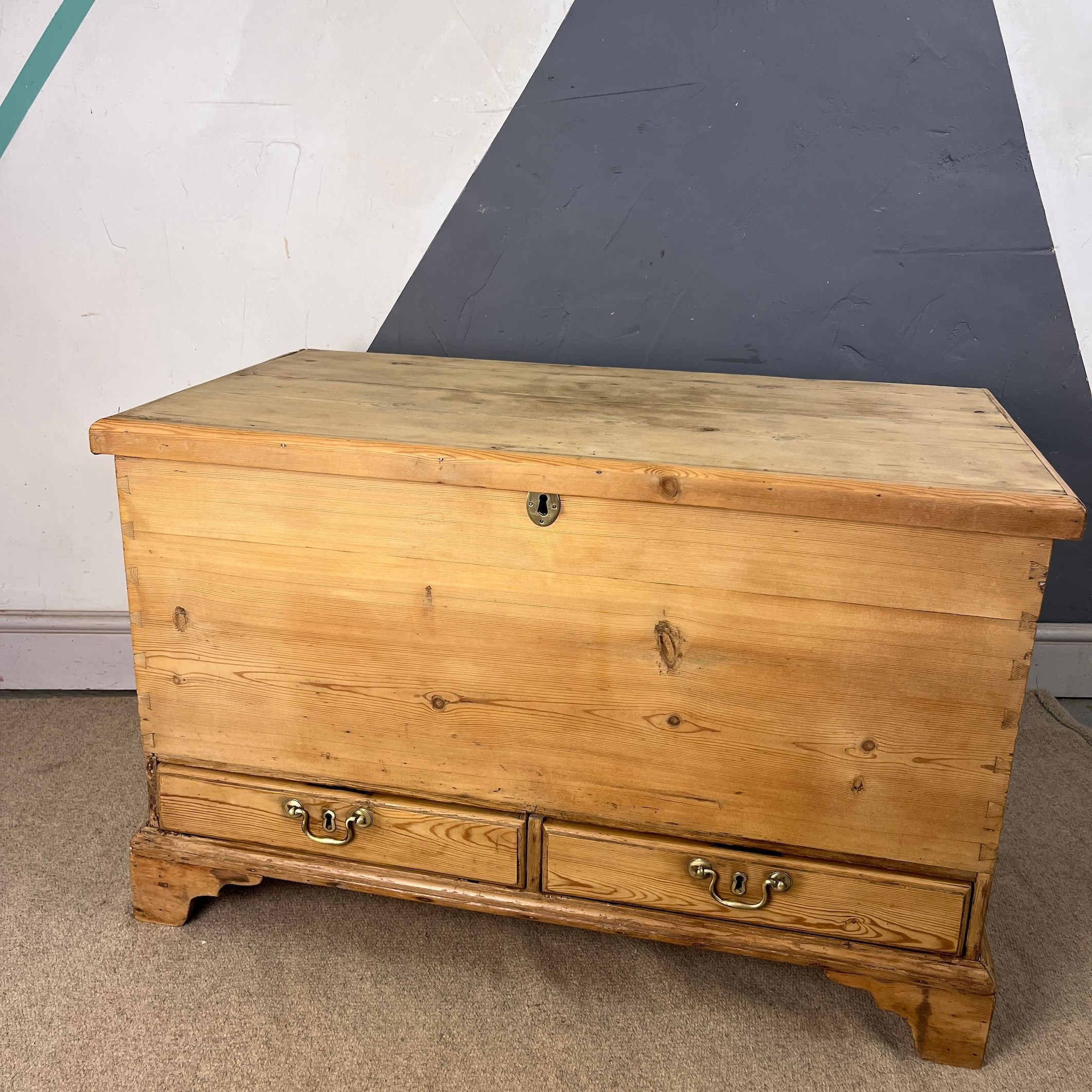 ​Rustic Pine Victorian Blanket Chest Box