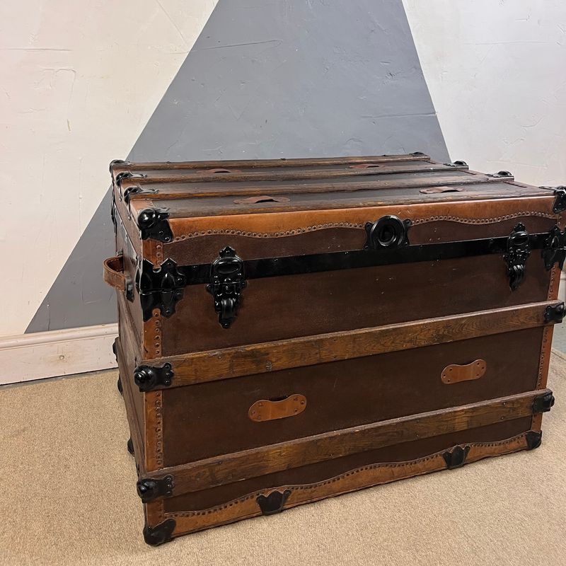 ​Antique travel Chest Trunk Coffee Table ​Antique travel Chest Trunk Coffee Table