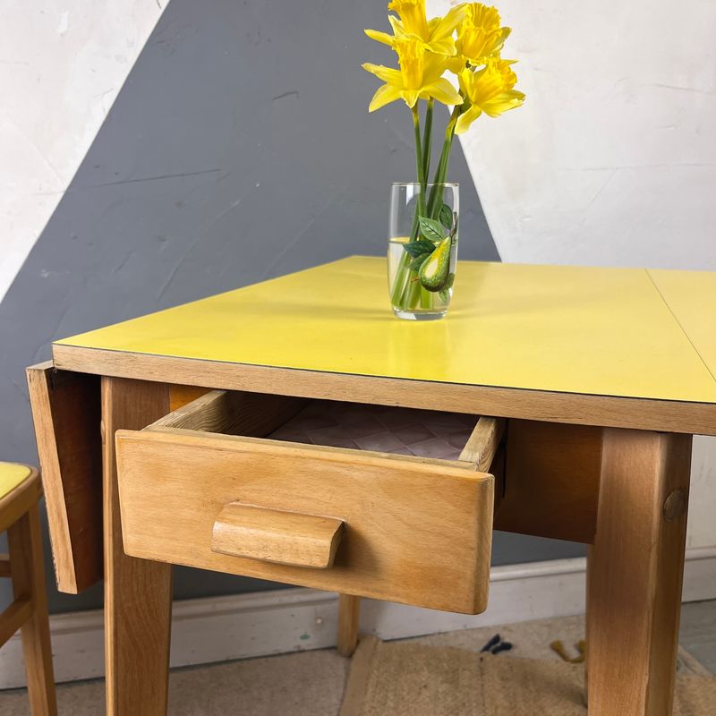 ​Mid Century Yellow Extending Formica Table ​Mid Century Yellow Extending Formica Table