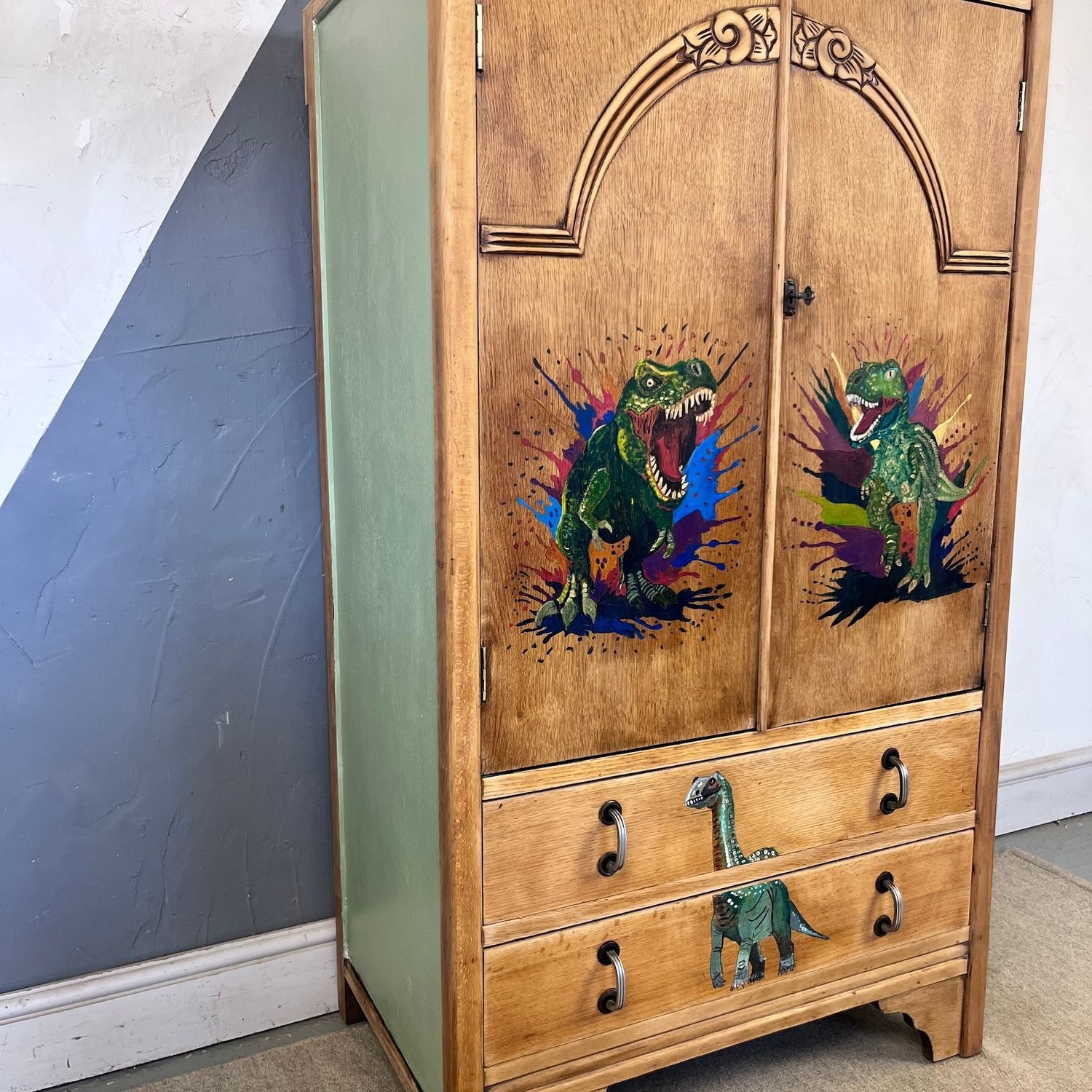 1930s Painted Dinosaur Kids Wardrobe 1930s Painted Dinosaur Kids Wardrobe