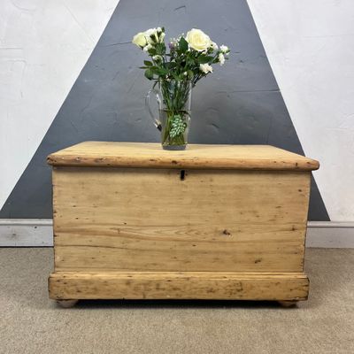 Victorian Antique Pine Chest Blanket Box Coffee Table Victorian Antique Pine Chest Blanket Box Coffee Table