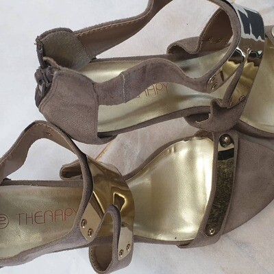 Theraphy  Tan & Gold Heels Size 10 NZ