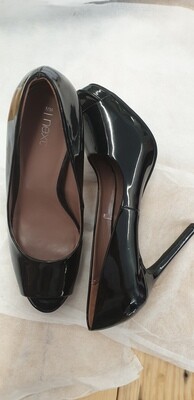 INEXT Black Patent Leather Shoes