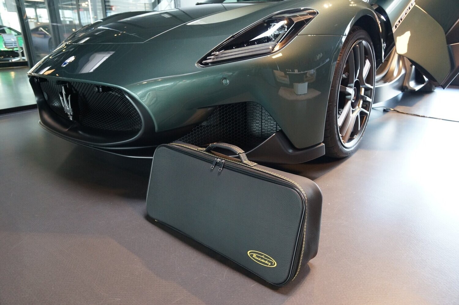 Roadsterbag koffer Maserati MC20 (voorzijde)