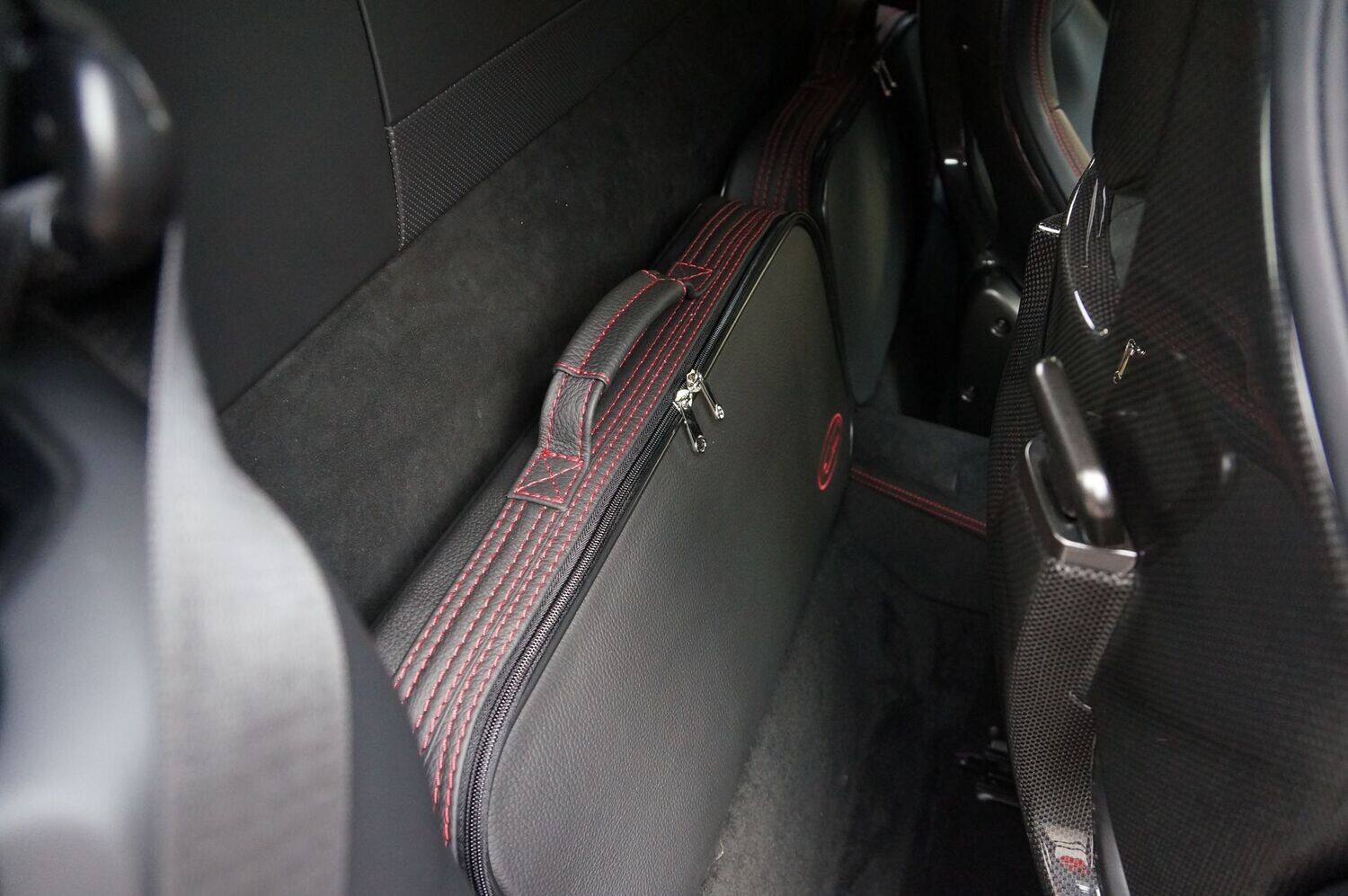 Roadsterbag suitcase set Ferrari F8 Tributo (2-piece) interior with red stitching