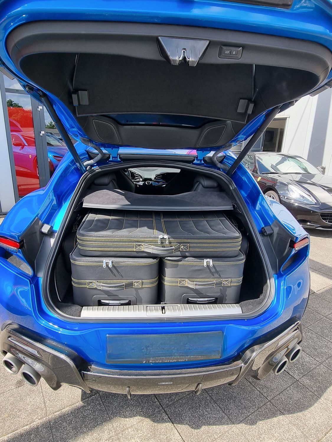 Roadsterbag suitcase set Ferrari Purosangue trunk 5-piece Nero leather