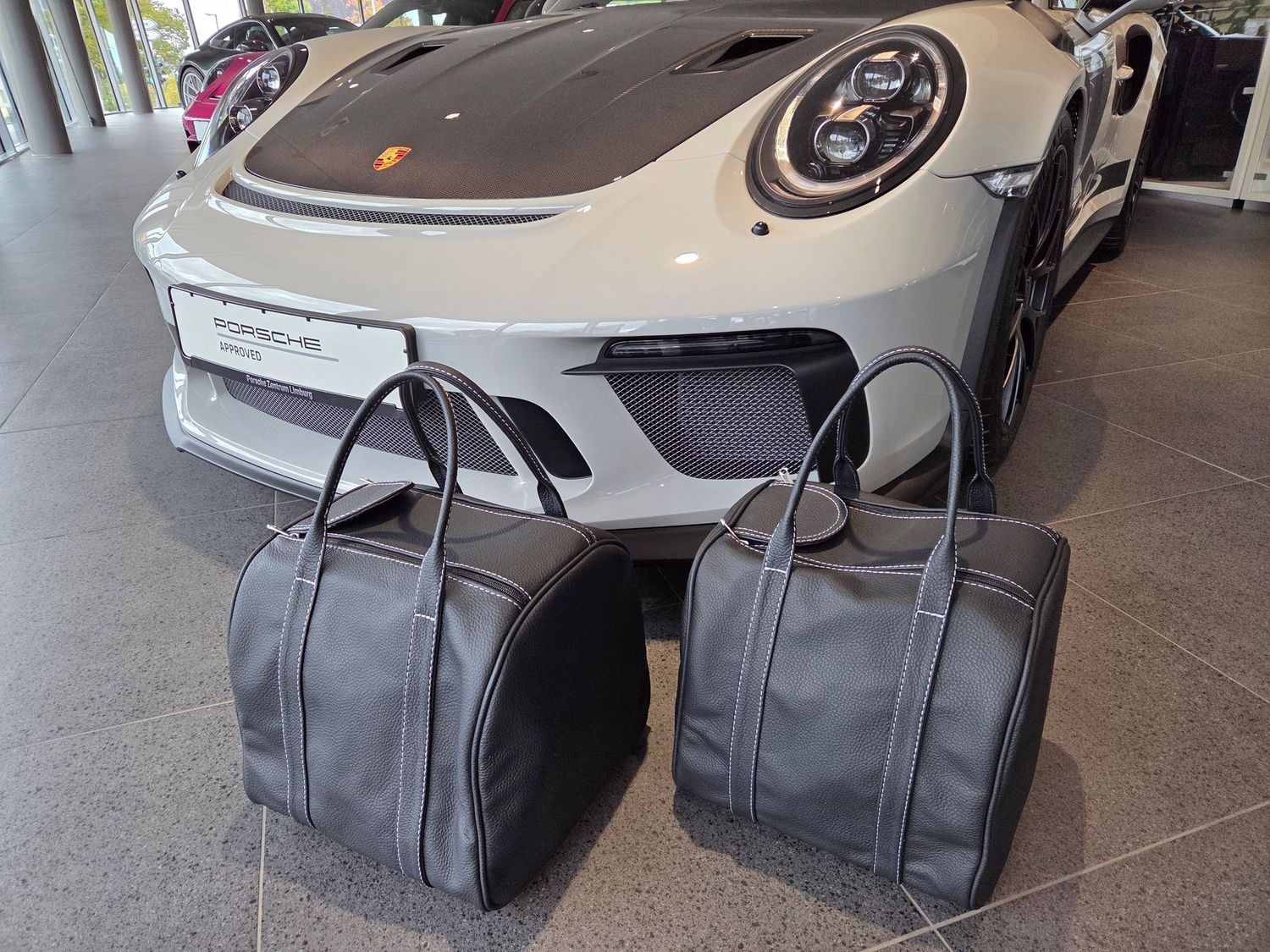 Roadsterbag dufflebags Porsche 992 GT3 RS (leatherette) Roadsterbag dufflebags Porsche 992 GT3 RS (leatherette)