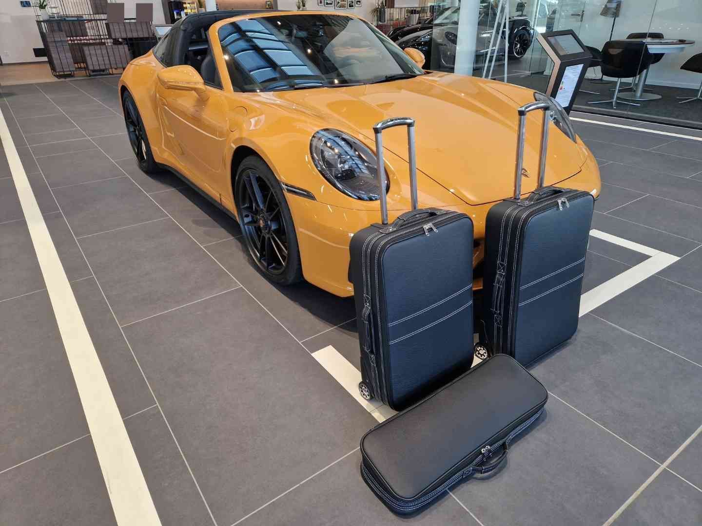 Roadsterbag suitcase set Porsche 992 front (partial leather) Roadsterbag suitcase set Porsche 992 front (partial leather)
