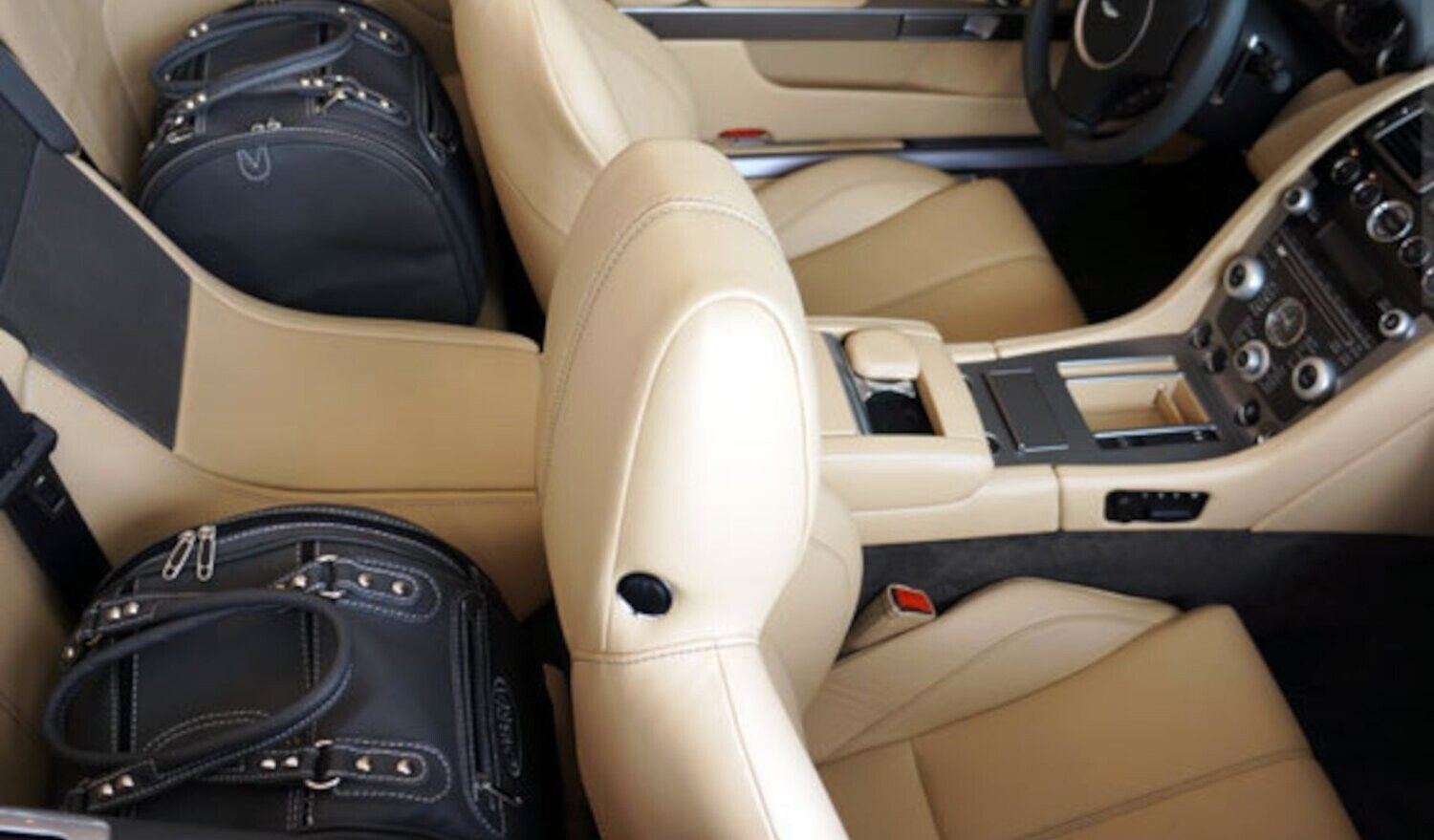 Roadsterbag bag set Aston Martin DB11 Coupe 2-piece Black leather Roadsterbag bag set Aston Martin DB11 Coupe 2-piece Black leather