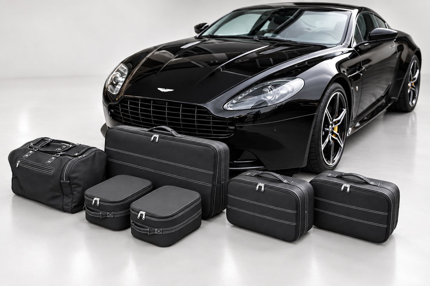 Roadsterbag suitcase set Aston Martin V12 Vantage Coupe (2010-2013) 6-piece Black leather Roadsterbag suitcase set Aston Martin V12 Vantage Coupe (2010-2013) 6-piece Black leather