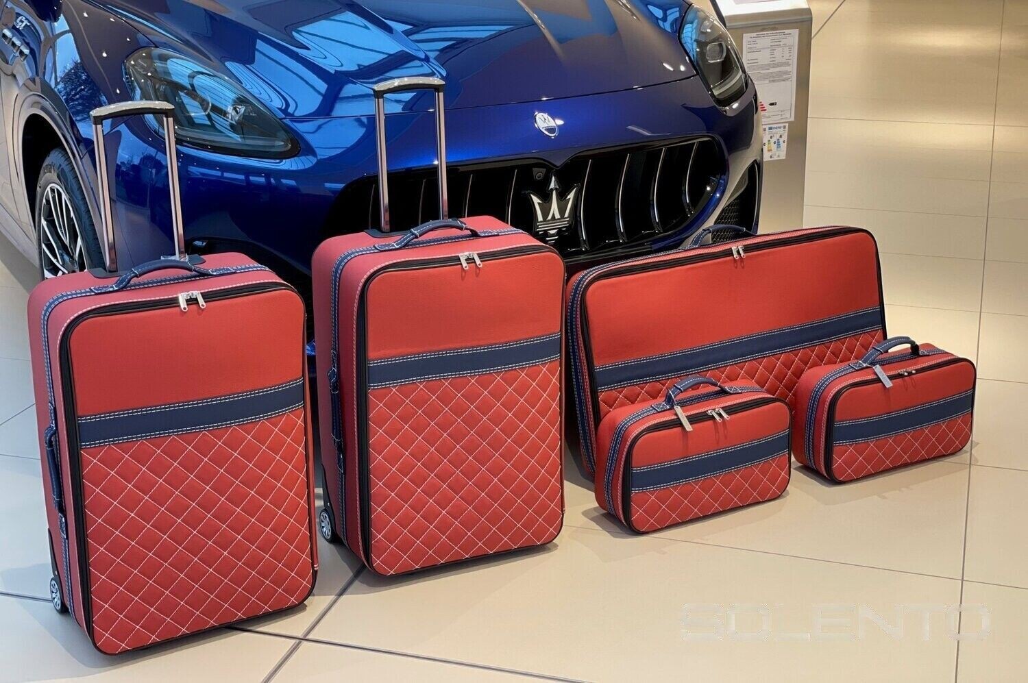 Roadsterbag kofferset Maserati Ghibli Leder Red Red/Blue (5-dlg) Roadsterbag kofferset Maserati Ghibli Leder Red Red/Blue (5-dlg)