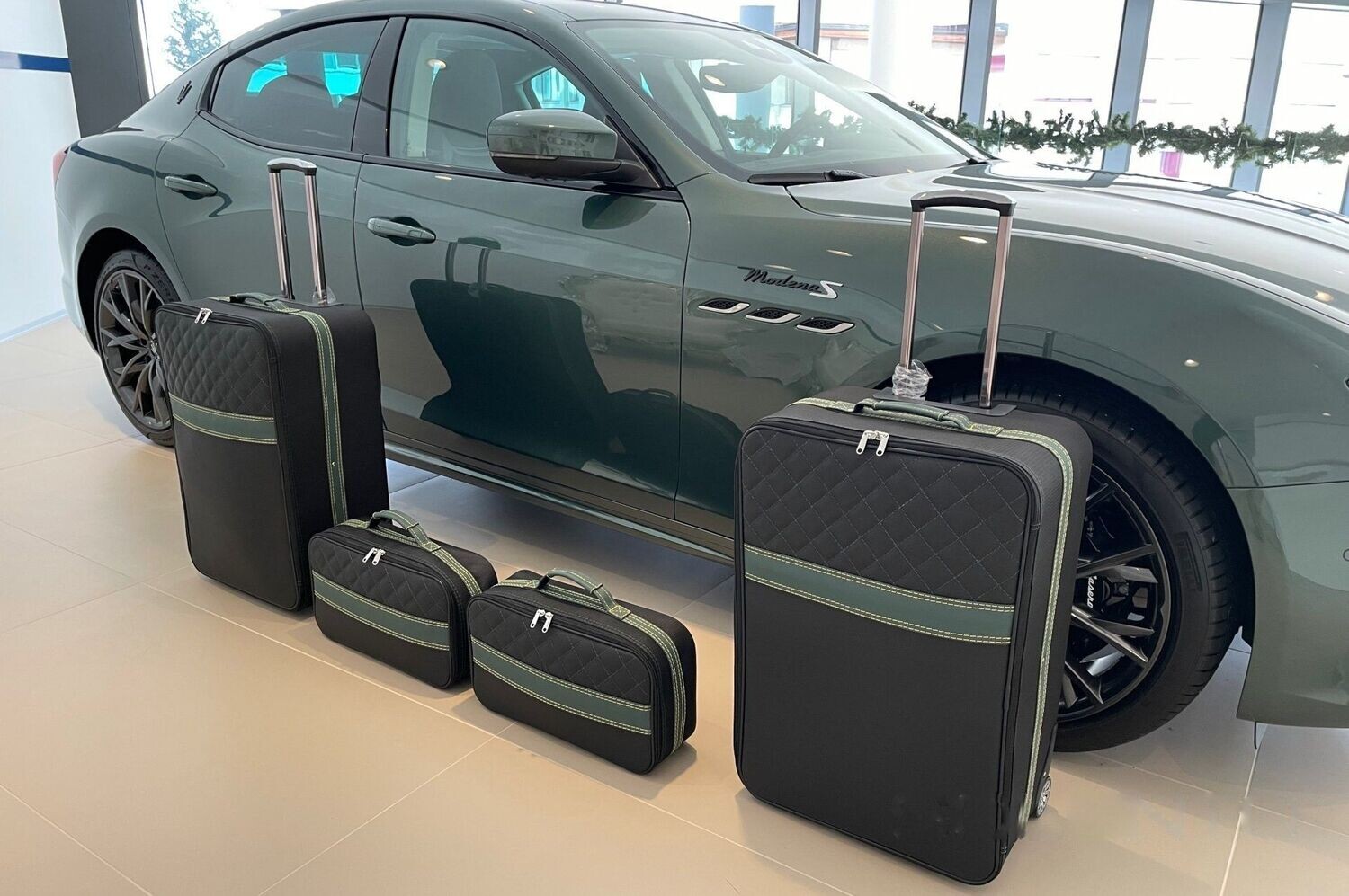 Roadsterbag kofferset Maserati Ghibli Leder Nero/Green (4-dlg) Roadsterbag kofferset Maserati Ghibli Leder Nero/Green (4-dlg)