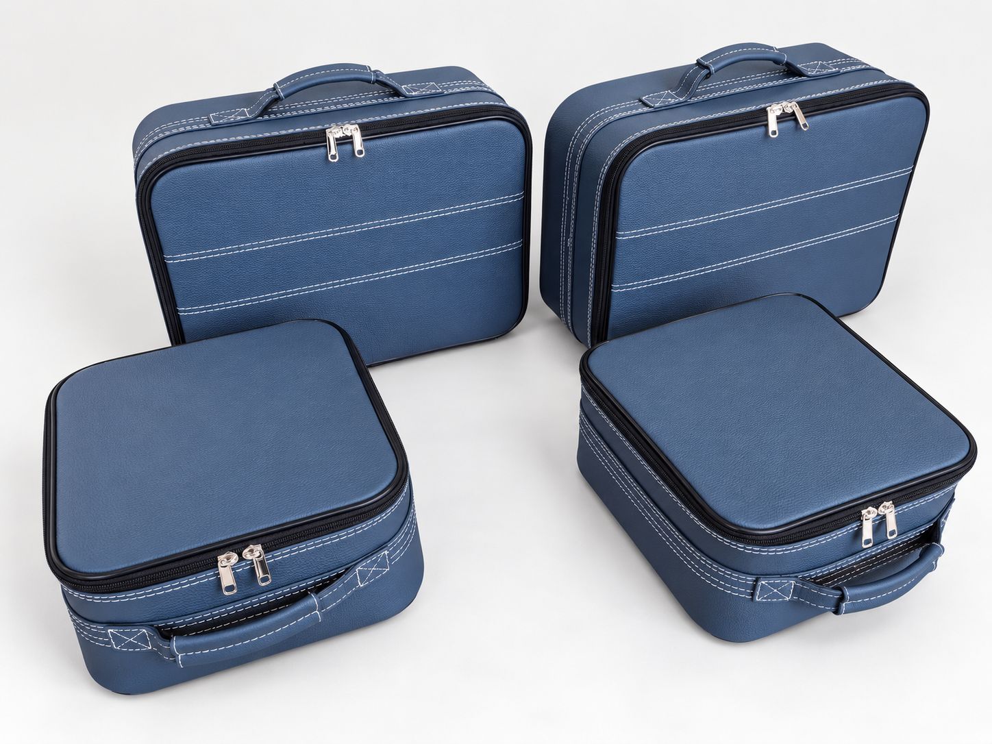 Roadsterbag suitcase set Porsche 992 rear seat in Marine leather Roadsterbag suitcase set Porsche 992 rear seat in Marine leather