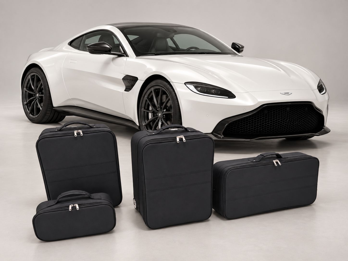 Roadsterbag suitcase set Aston Martin Vantage Coupe 2018 4-piece Black leather Roadsterbag suitcase set Aston Martin Vantage Coupe 2018 4-piece Black leather