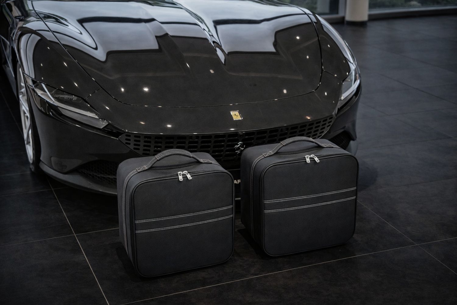 Roadsterbag kofferset Ferrari Roma Spider + zilverwitte stiknaden (2-dlg)